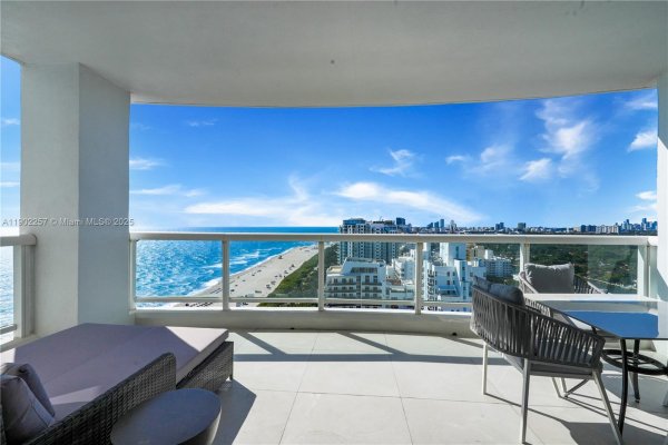 4201 S Collins Ave #2101 Miami Beach, FL 33140
