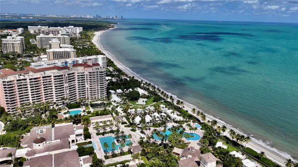 781 Crandon Blvd #1406 Key Biscayne, FL 33149