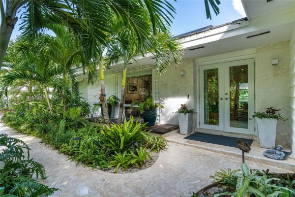 14941 SW 69th Ct Palmetto Bay, FL 33158