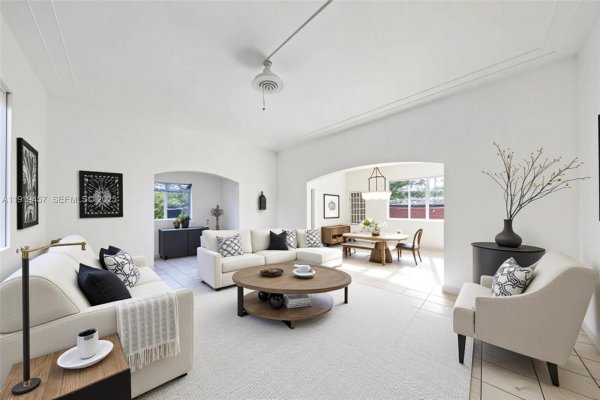 297 Eucalyptus Dr Hialeah, FL 33010