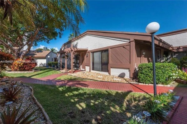 601 Leslie Dr #601 Hallandale Beach, FL 33009