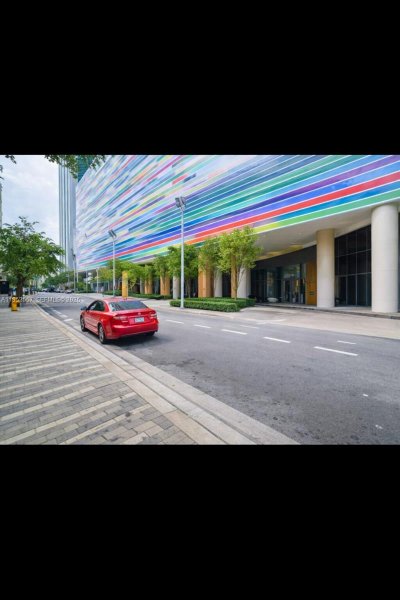 45 SW 9th St #1004 Miami, FL 33130