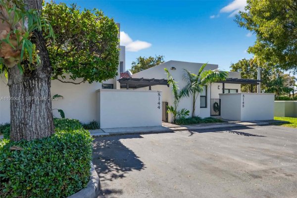 8144 SW 86th Ter Miami, FL 33143