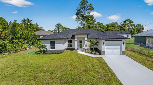 2916 Dora Lehigh Acres, FL 33974