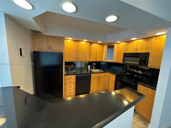 200 SE 15th Rd #15H Miami, FL 33129