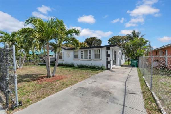 10230 SW 172nd St Miami, FL 33157