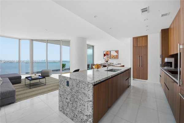 175 SE 25th Rd #3104 Miami, FL 33129