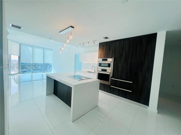 851 NE 1st Ave #2808 Miami, FL 33132
