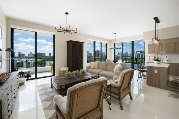 2960 NE 207th #10 Aventura, FL 33180