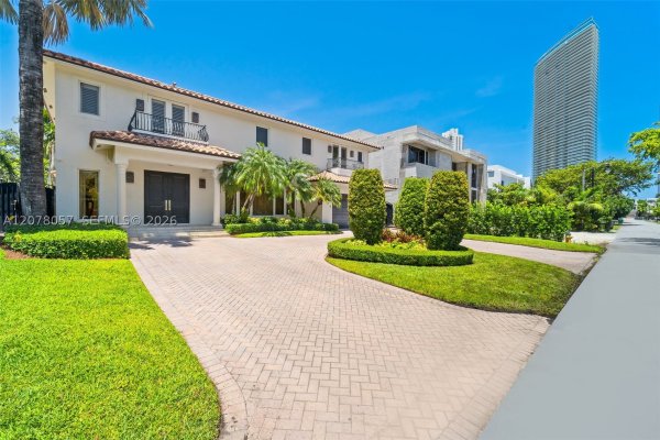 275 189th Ter Sunny Isles Beach, FL 33160