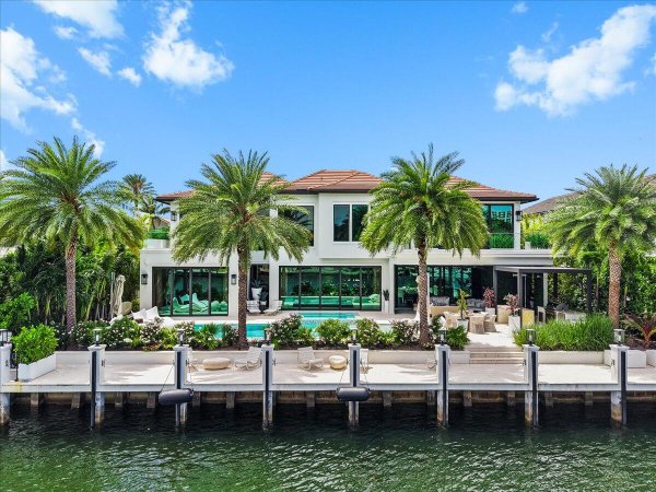70 Isla Bahia Fort Lauderdale, FL 33316