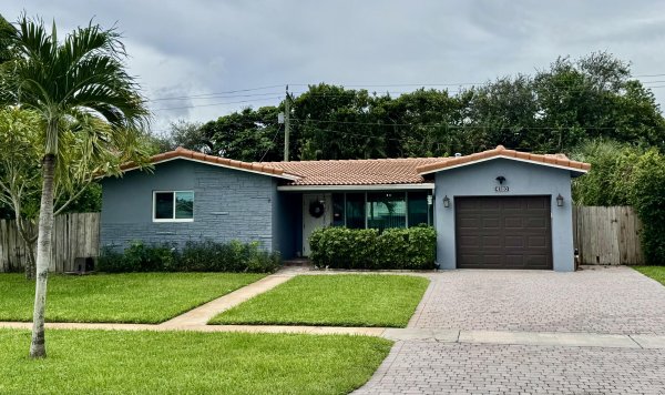 4300 Grant St Hollywood, FL 33021