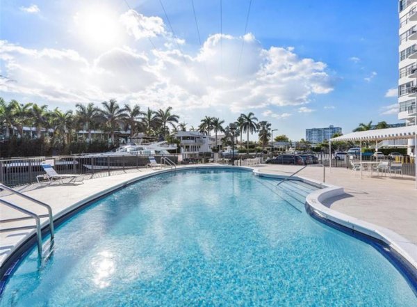 11930 N Bayshore Dr #301 North Miami, FL 33181