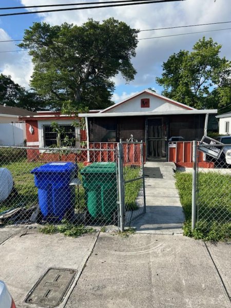 1220 NW 71st St Miami, FL 33147