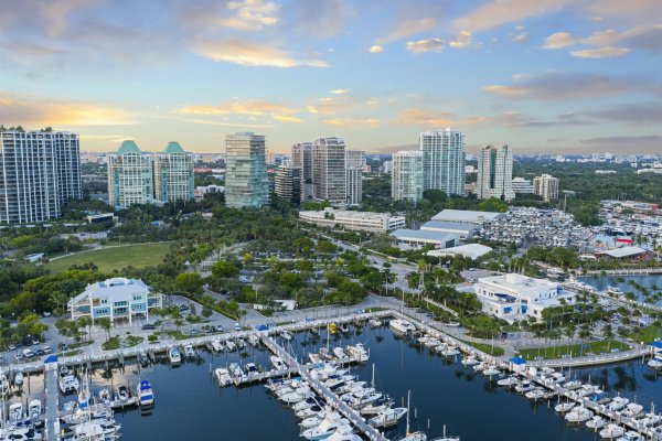 2655 S Bayshore Dr #902 Miami, FL 33133