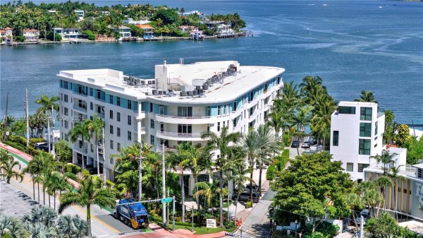 1 Century Ln #209 Miami Beach, FL 33139