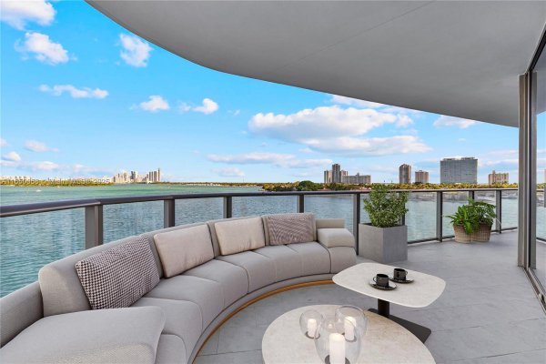 1135 103rd St #701 Bay Harbor Islands, FL 33154