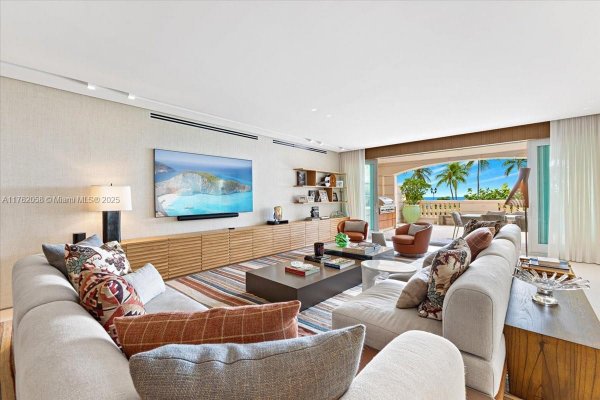 7813 Fisher Is Dr #7813 Miami Beach, FL 33109