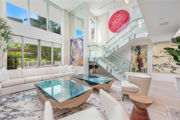 125 Ocean Dr #U-0203 Miami Beach, FL 33139 125 Ocean Dr #U-0203 Miami Beach, FL 33139