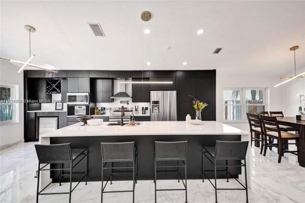 204 Cameron Weston, FL 33326