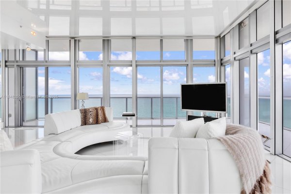 3737 Collins Ave #PH-1 Miami Beach, FL 33140