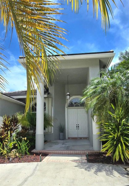 1506 Lantana Ct Weston, FL 33326