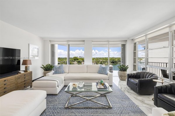 5660 Collins Ave #8D Miami Beach, FL 33140