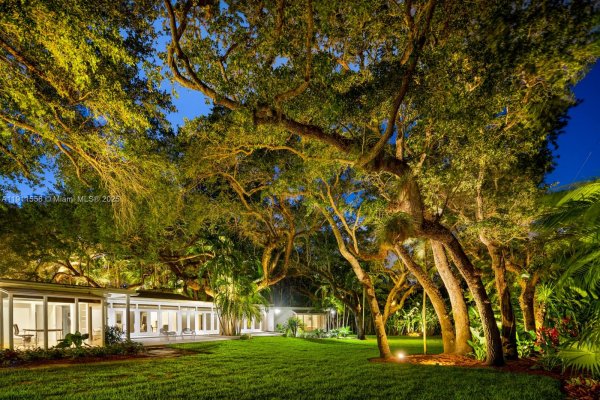 11015 Lakeside Dr Coral Gables, FL 33156