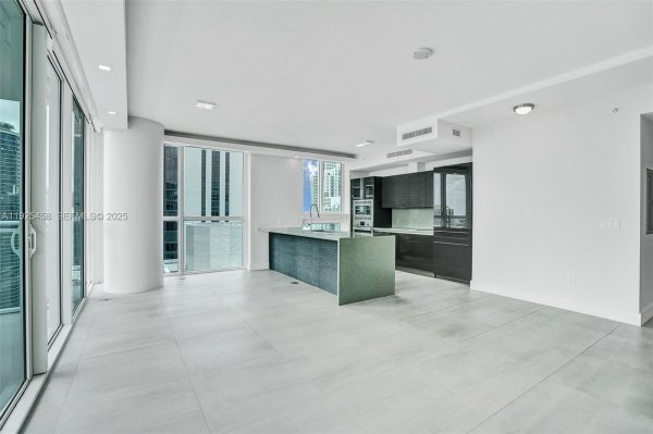 1080 Brickell Ave #4109 Miami, FL 33131