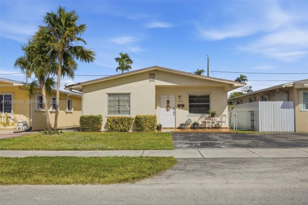 10551 SW 27th St Miami, FL 33165