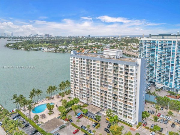 1865 79th St Cswy #11F North Bay Village, FL 33141