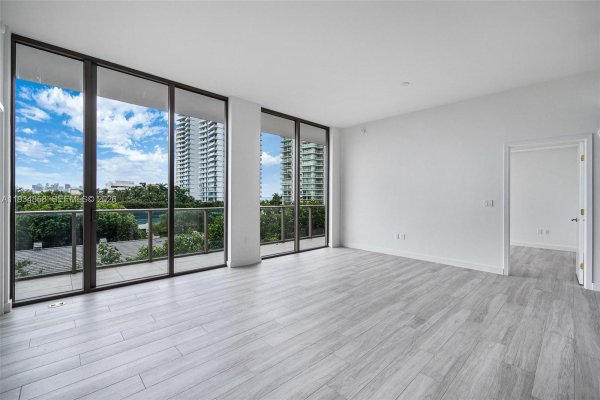2678 Tigertail Ave #404 Miami, FL 33133