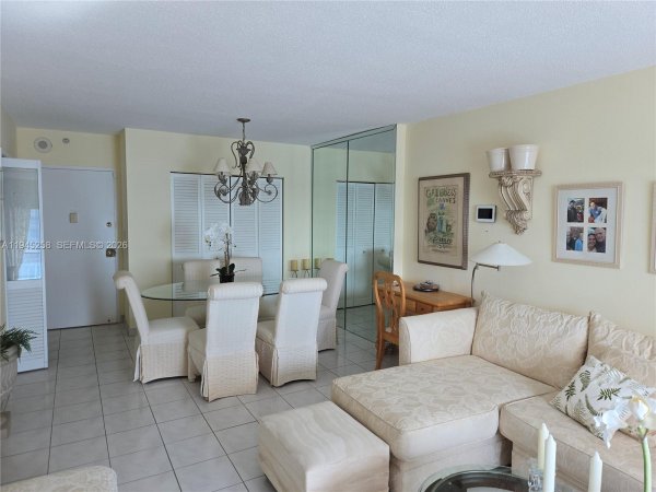 400 Kings Pt Dr #1202 Sunny Isles Beach, FL 33160