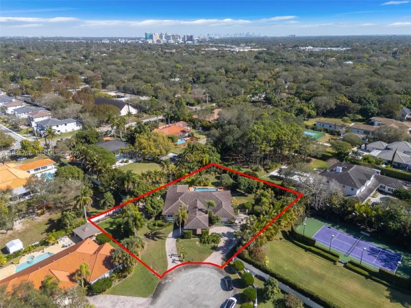 8535 SW 113th Ter Miami, FL 33156