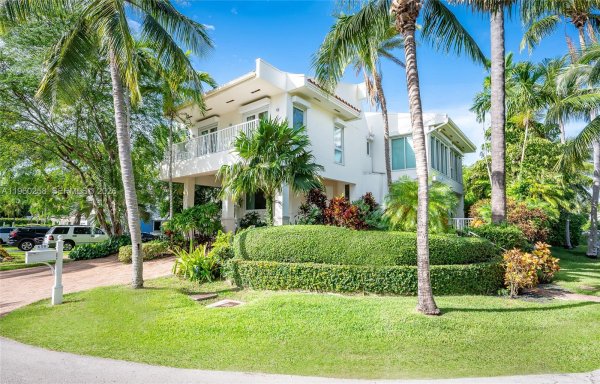 650 Curtiswood Dr Key Biscayne, FL 33149