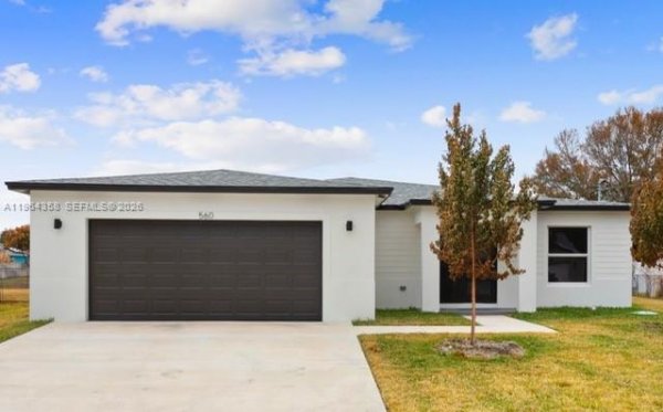 560 SW Carter Ave Port St Lucie, FL 34983