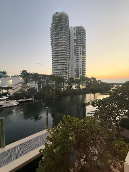 250 Sunny Isles Blvd #TH-207 Sunny Isles Beach, FL 33160