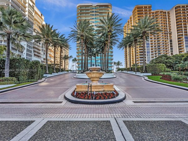 10101 Collins Ave #18C + CABANA Bal Harbour, FL 33154