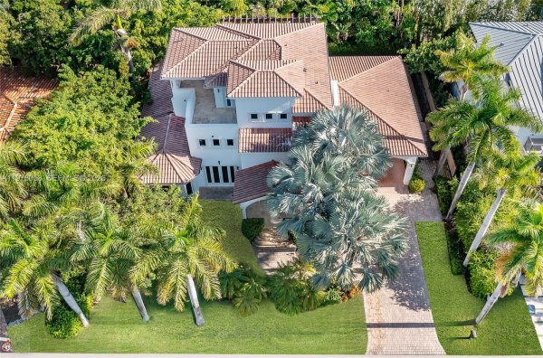 541 S Mashta Dr Key Biscayne, FL 33149