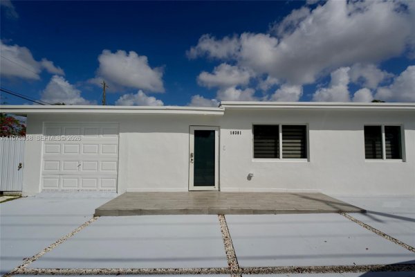 10381 SW 32nd St Miami, FL 33165