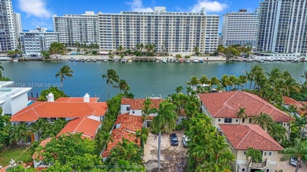 5661 Pine Tree Dr Miami Beach, FL 33140