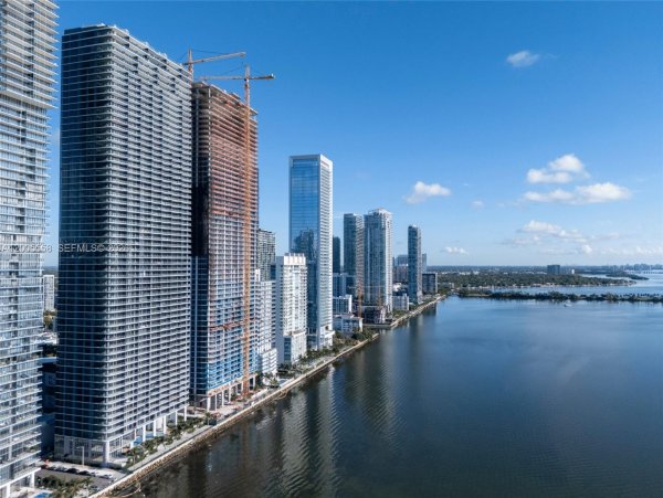 700 NE NE 24th St #3002A Miami, FL 33137