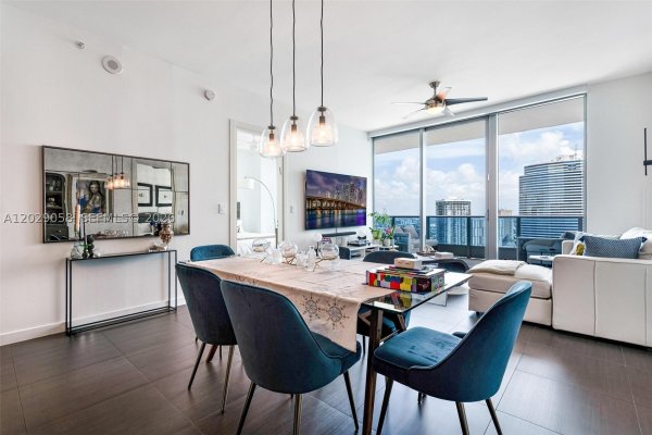 200 Biscayne Blvd Way #4812 Miami, FL 33131