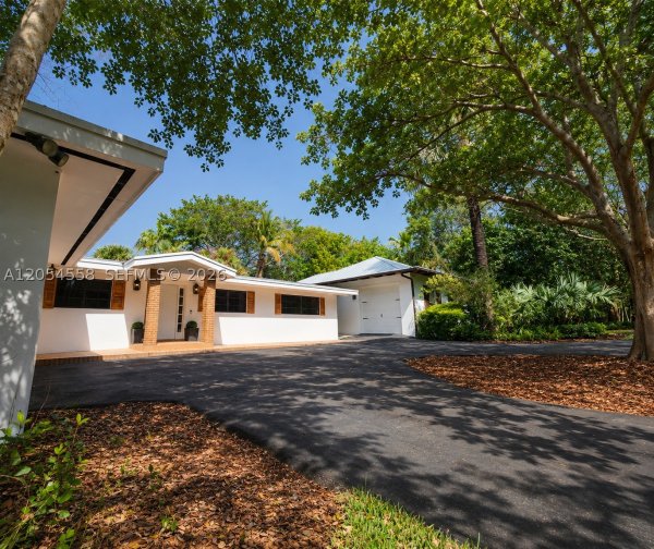 6065 SW 133rd St Pinecrest, FL 33156