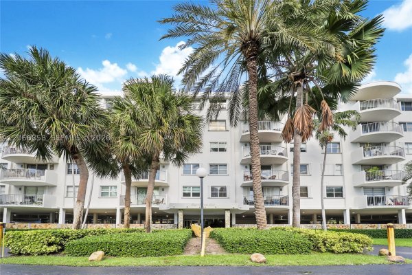 210 Sea Vw Dr #409 Key Biscayne, FL 33149