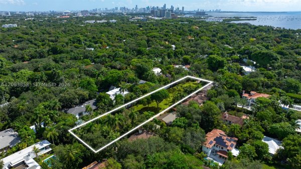 3940 Douglas Rd Miami, FL 33133