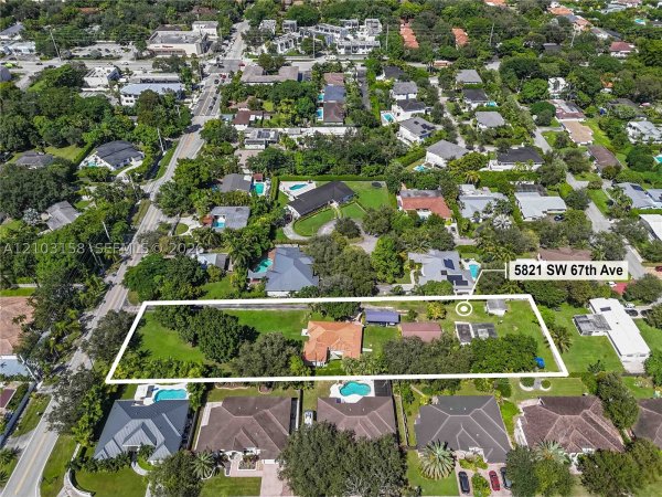 5821 SW 67th Ave South Miami, FL 33143