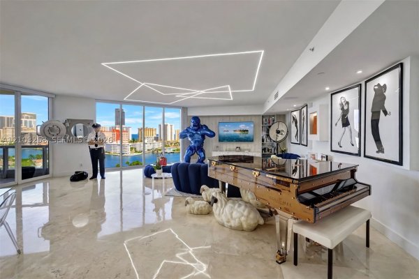 21200 Point Pl #1204 Aventura, FL 33180