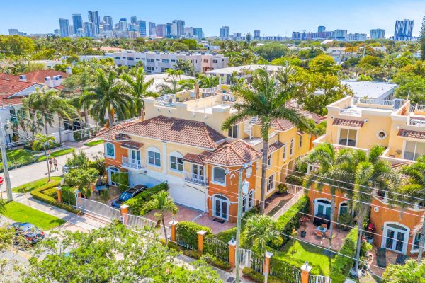 903 NE 17th #104 Fort Lauderdale, FL 33304