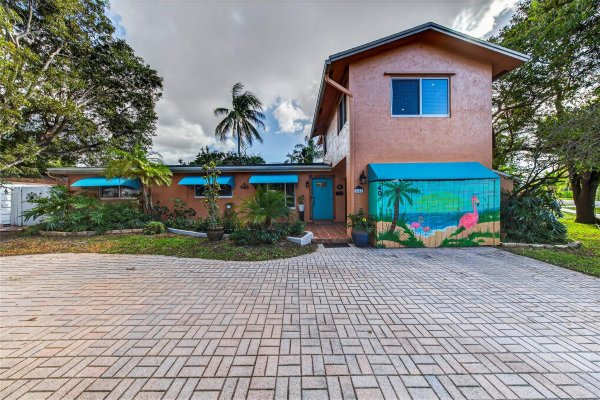 40 SW 9th Pompano Beach, FL 33060